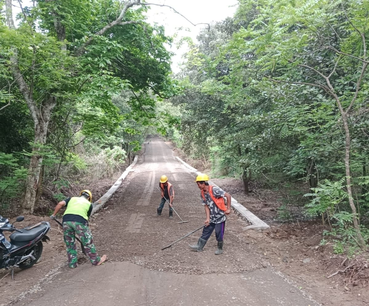 11,75 Ton Bijih Sampah Plastik, Bahan Proyek Jalan TPA Bengkala dan Segara Rupek