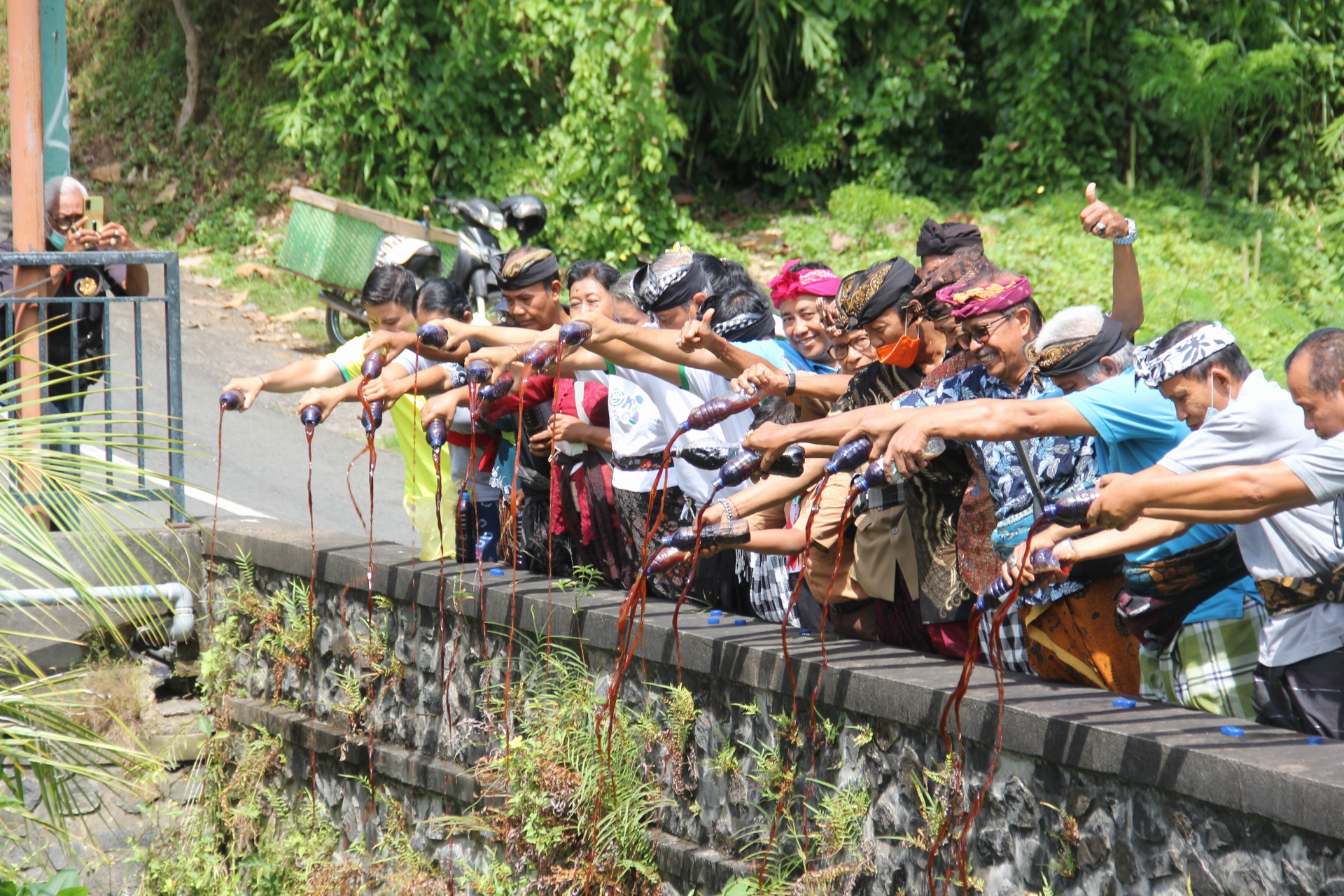 Desa Adat Buleleng Gaungkan Pemanfaatan Eco Enzym di Buleleng