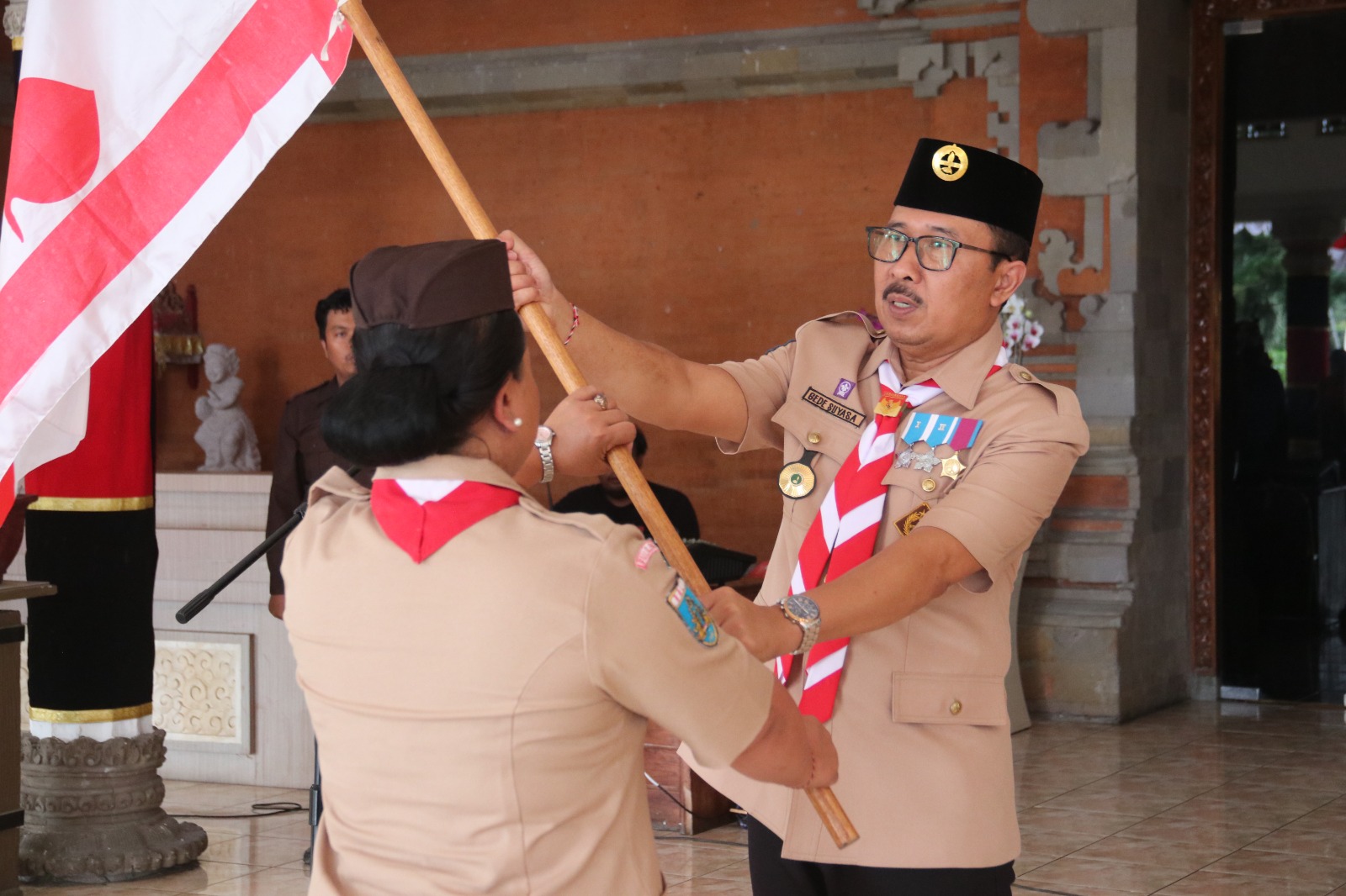 Ketua Kwarcab Buleleng Suyasa Lepas Kontigen Pramuka Penggalang LT IV