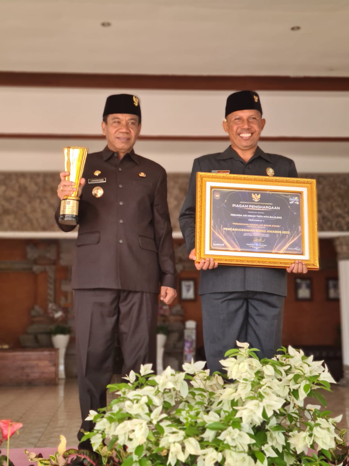 Luar Biasa!! Perdana dari Kemendagri, Perumda Tirta Hita Buleleng Jawara BUMD Awards 2023