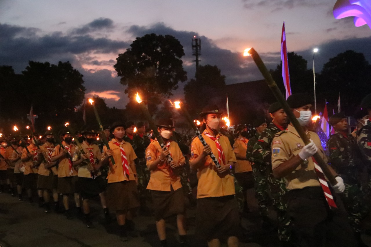 Pawai Obor HUT RI ke-77 Bakar Antusiasme Peserta di Buleleng