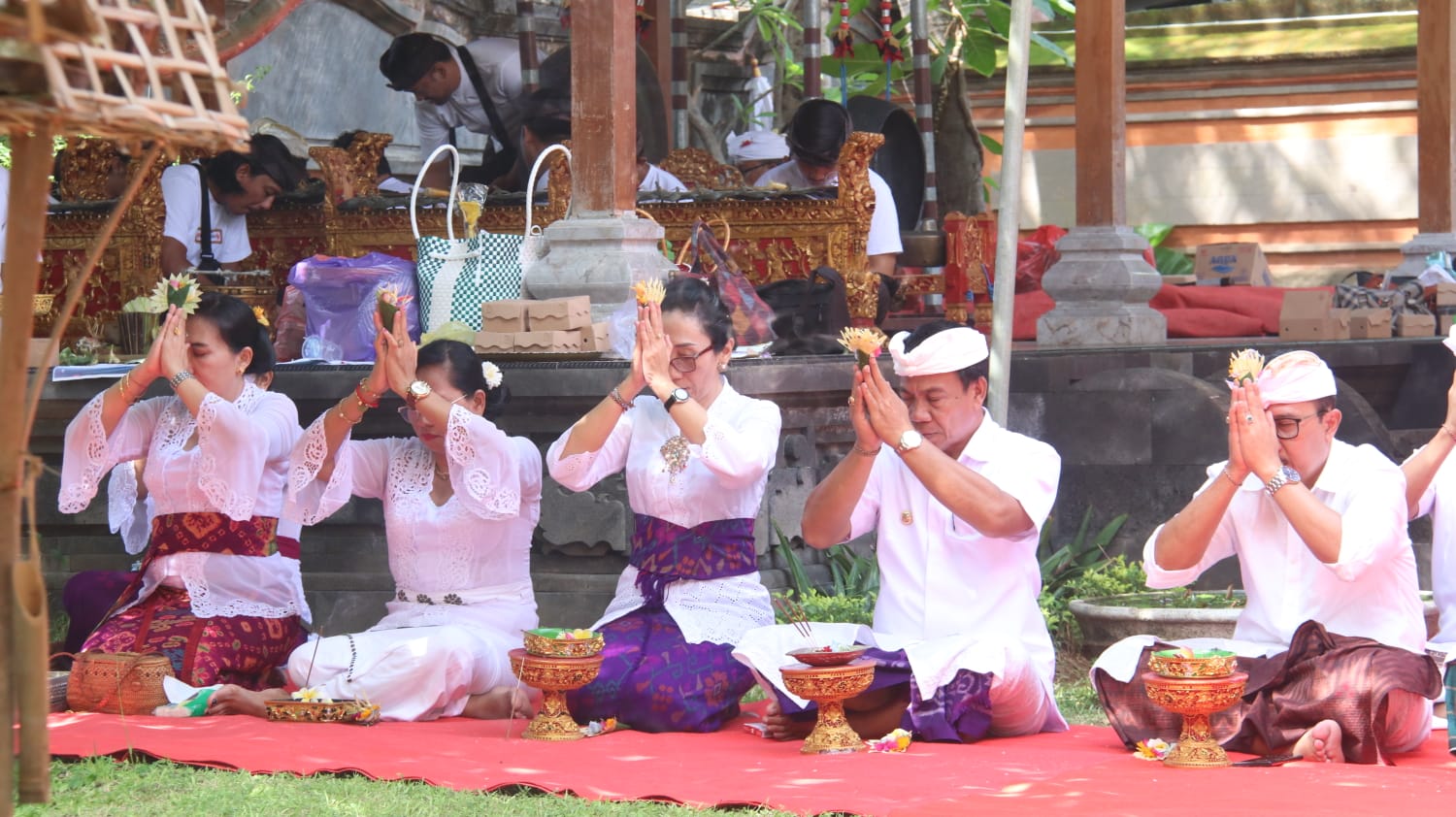 Pemkab Buleleng Laksanakan Upacara Piodalan RJ Bupati Buleleng