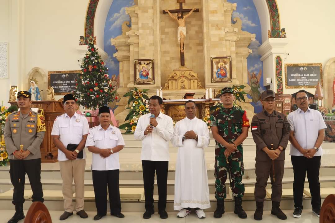 Perayaan Natal 2023, Pj. Lihadnyana Kunjungi Sejumlah Gereja di Kota Singaraja