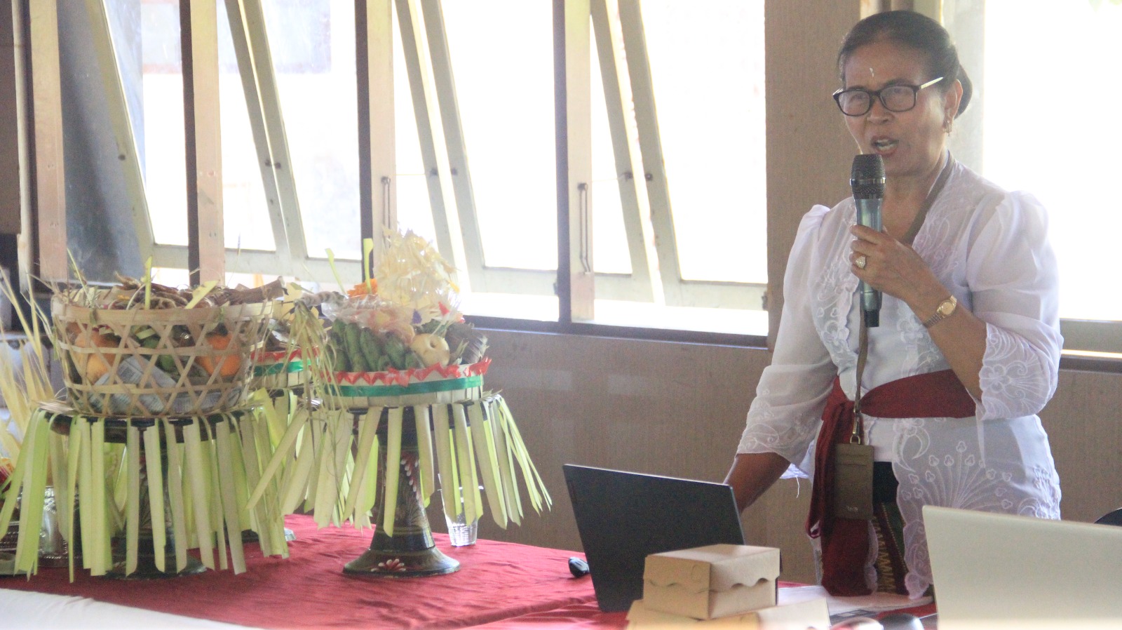 Perdalam Tentang Banten Otonan, Ini yang Dilakukan WHDI Buleleng