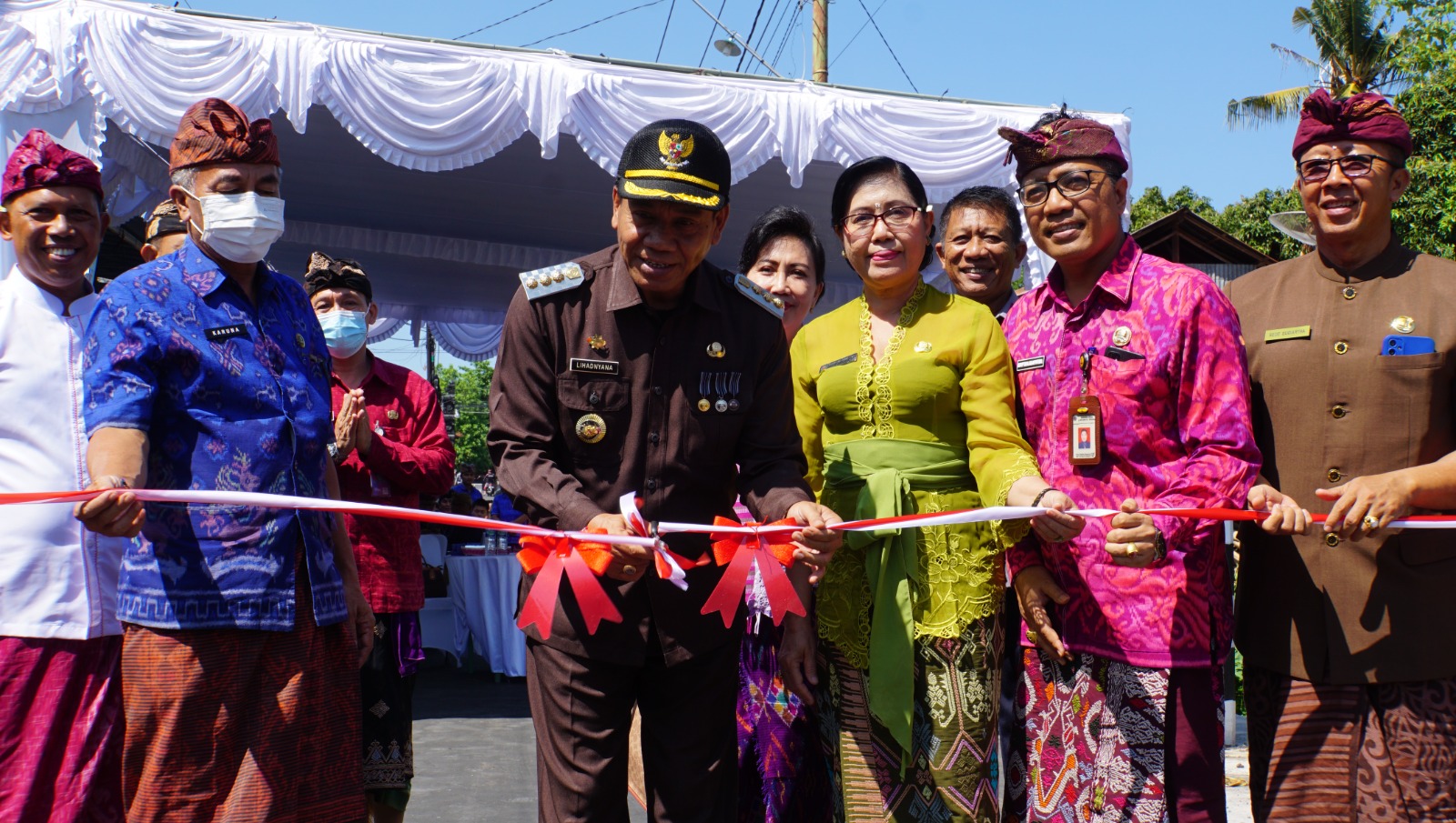 Pj. Lihadnyana Resmikan Jembatan Bakung dan Manuksesa Desa Bebetin