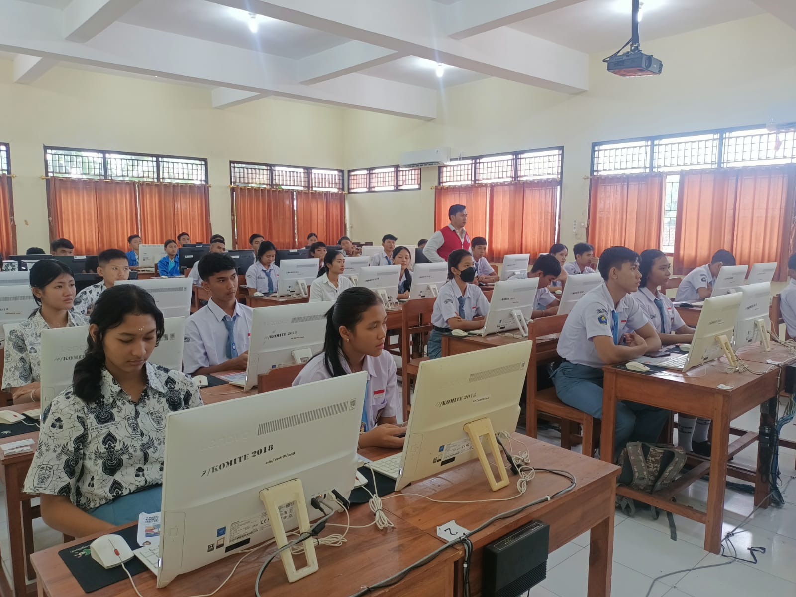 Ratusan Siswa SMA/SMK/Madrasah Calon Paskibraka di Buleleng Ikuti Test Wawasan Kebangsaan Pancasila