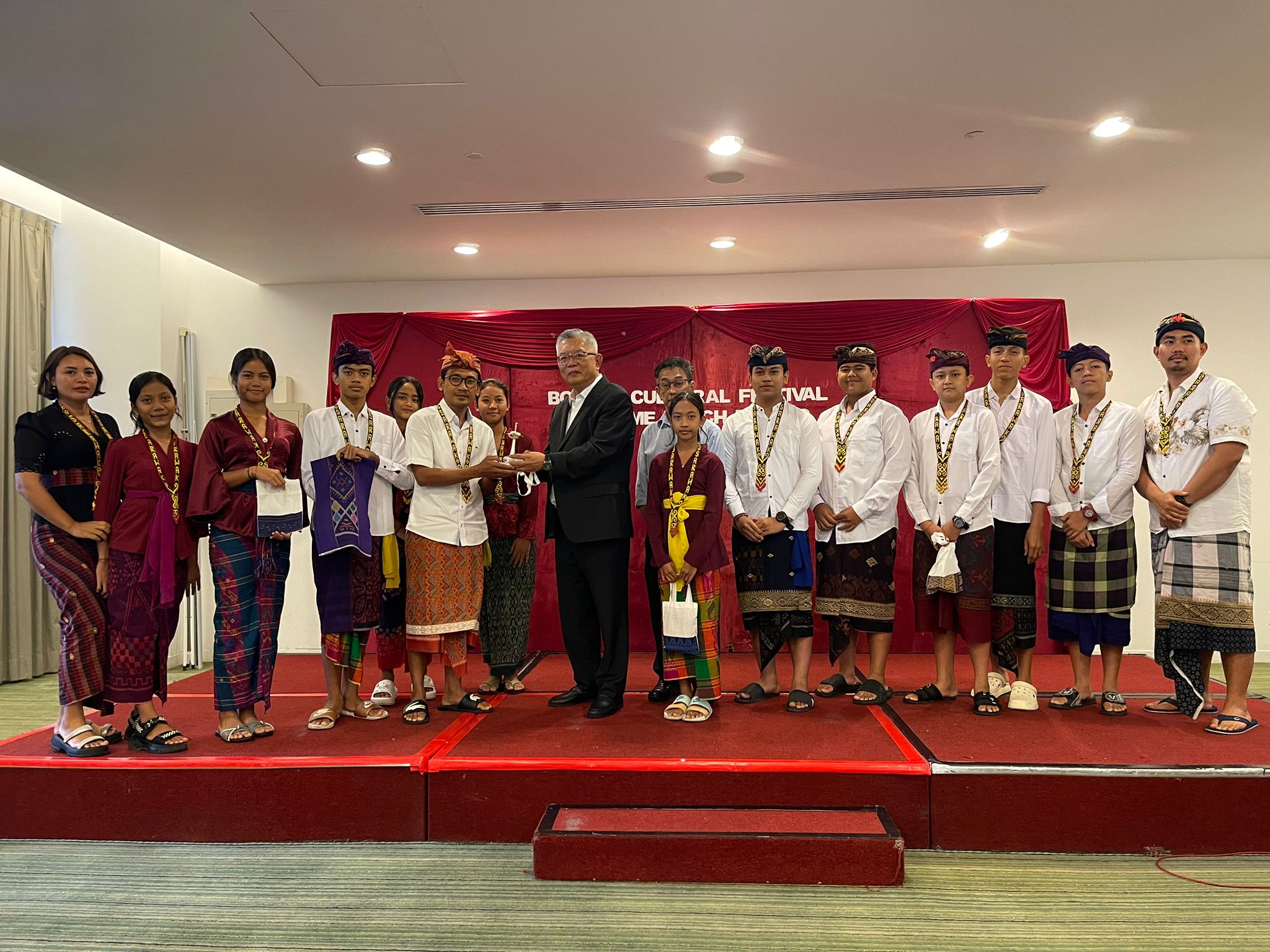 Santhi Budaya Raih Best Performance Borneo Cultural Festival 2024