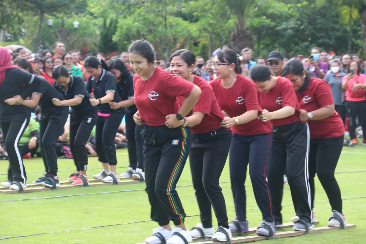 Seluruh Unsur DWP OPD Lingkup Pemkab Buleleng Ikuti Lomba Gembira