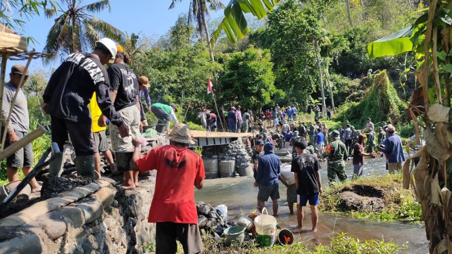 Sinergi TNI-Polri dan Pemkab Buleleng: Dari Bangun Jembatan, Tanam Cabai, Hingga Bendung Radikalisme