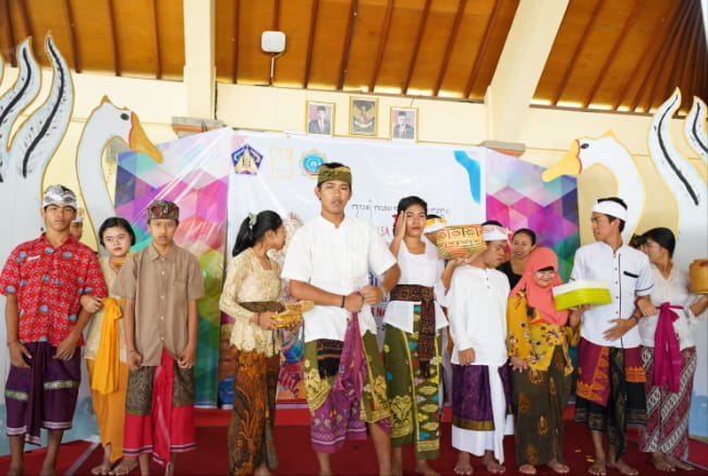 Siswa SLBN 2 Buleleng Unjuk Kebolehan Dalam Kegiatan Bulan Bahasa Bali